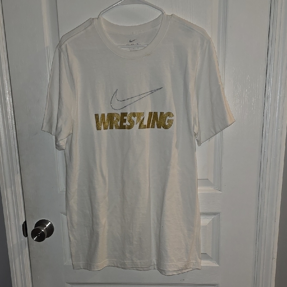 The Nike Tee Men's Medium White Wrestling Shirt New w/out Tags!